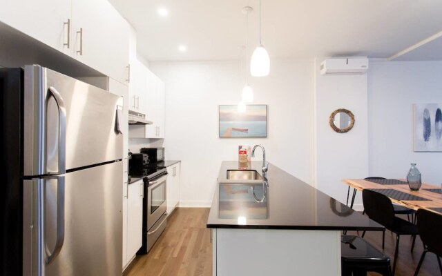 Amazing Plateau Loft Steps Away From Mount-royal