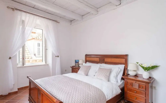 Secret Apartments - One Bedroom Apartment