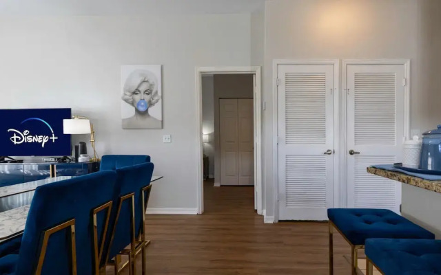 Amazing Family Townhouse Minutes From the Parks