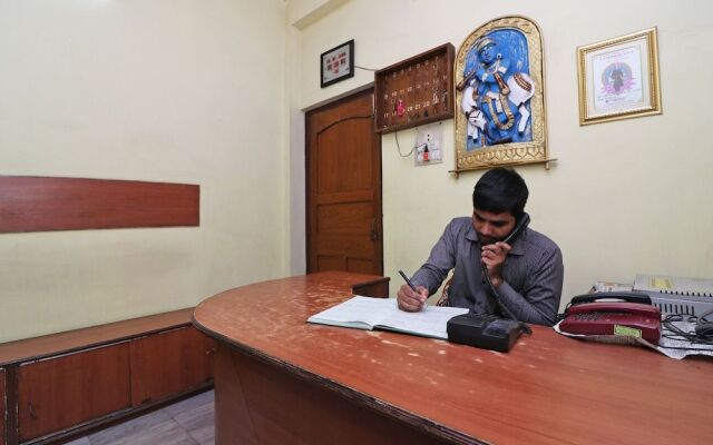 OYO 18668 Ananya Guest House