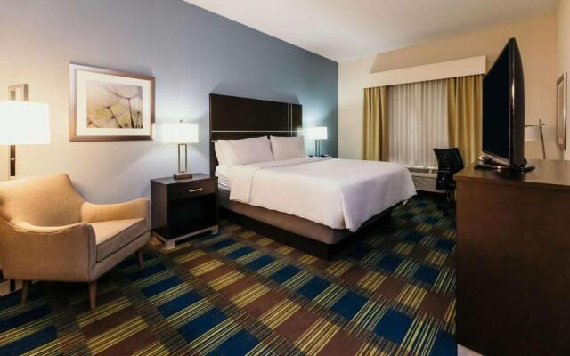 Howard Johnson by Wyndham Bole Plaza Chengwu