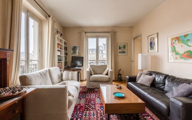 Quai aux Fleurs Apartment