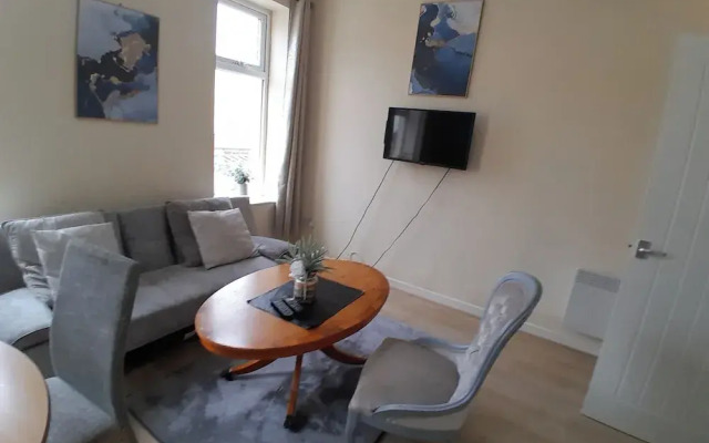 Blackpool - 2-beds - Sleeps 5 - Pet Friendly