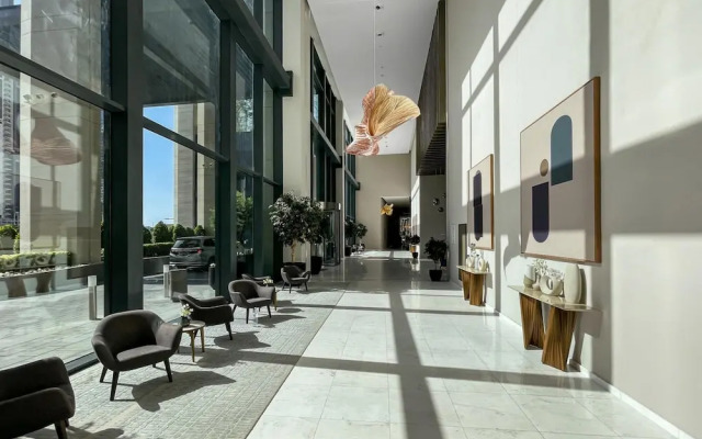 Lux 4BR Duplex in Blvd of Downtown