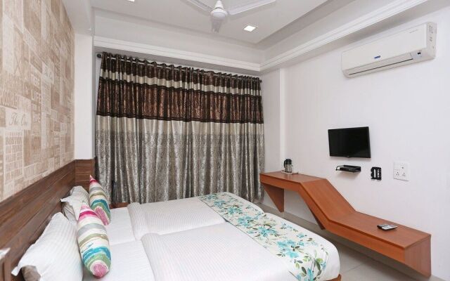 OYO 10263 Hotel Grand Nishat