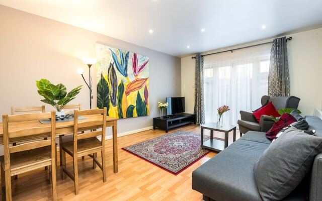 NEW 2BD Garden Flat Quick Access to Central London