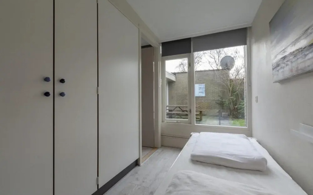 Lovely Bungalow on Green Park With Patio