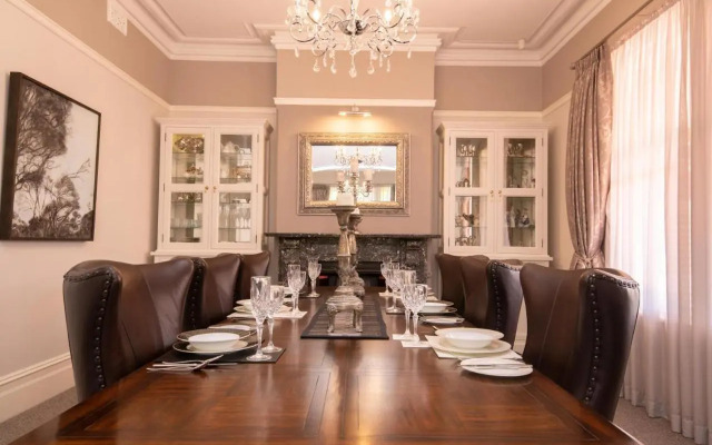 LANSDOWNE House