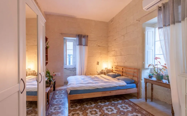 Senglea, Typical Seaview Townhouse