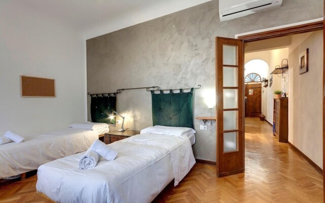 Corno 7 in Firenze With 2 Bedrooms and 1 Bathrooms