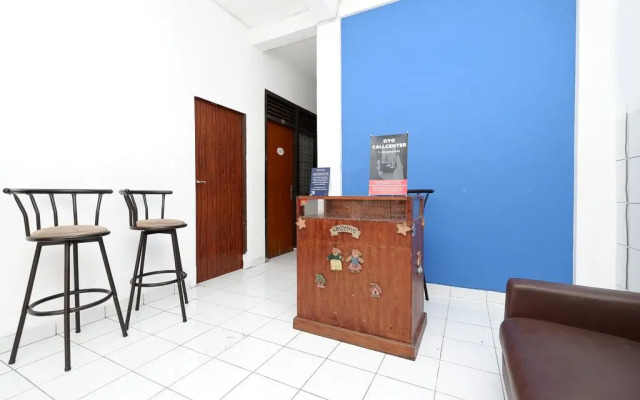 SPOT ON 1942 Asia Residence