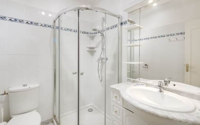 4 people apartment - AC and swimming pool by Weekome