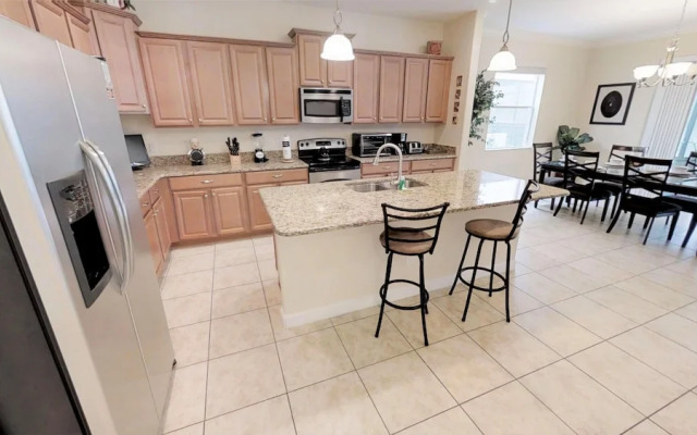Paradise Palms 8876