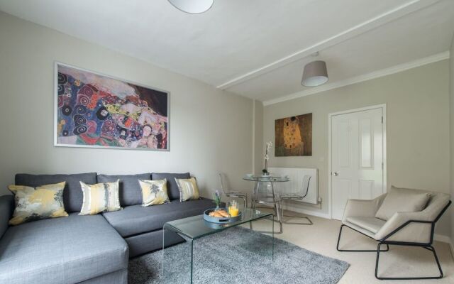 Central Apartment Facing Windsor Castle