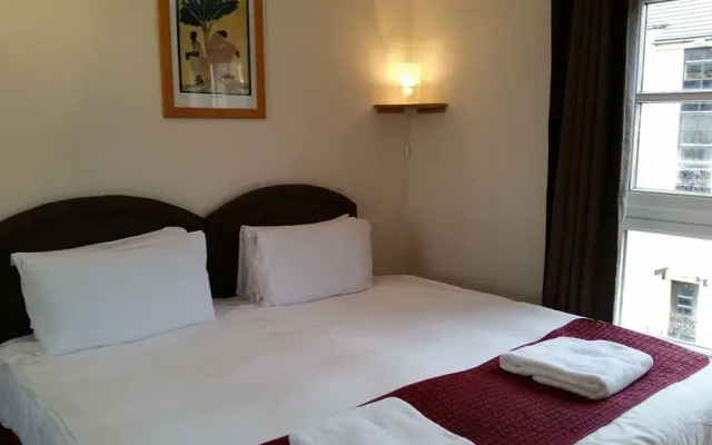 Jamaica Street Apartment