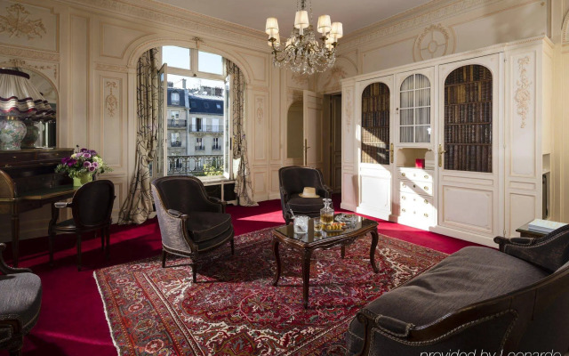Hotel Raphael