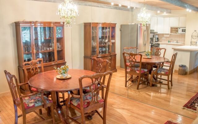 Atelier 1107 - 2 Br Condo