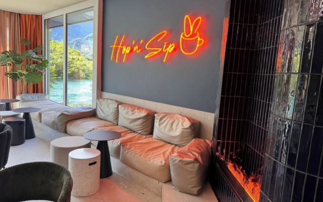 HOP Apartments & Suites