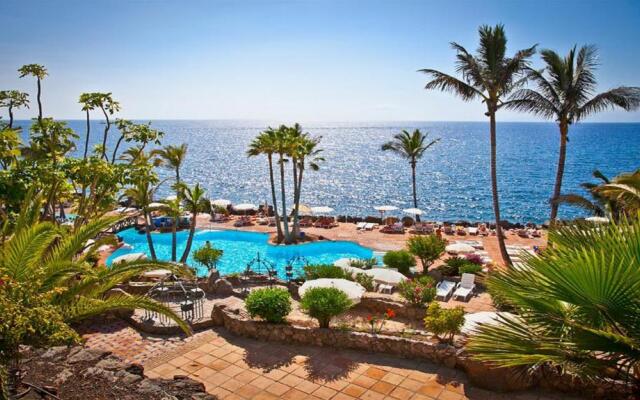 Magnific Las Americas view apartment