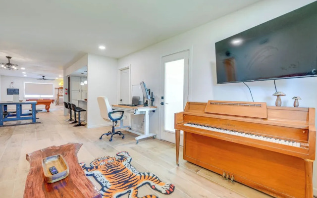 Fire Pit & Games: Family-friendly Retreat in Mesa!