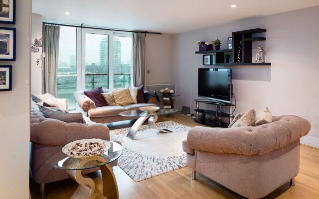Full River View 3-bedroom Very Large Flat