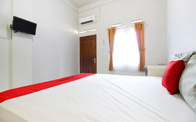 RedDoorz Syariah @ Griya Izzara Guest House