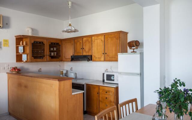 Rouladina Apt 3 in Stalos