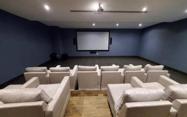 Suite Deluxe 1 bed, city OceanView, pool,Saune,Gym