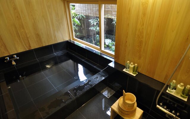 Traditional Kyoto Inn serving Kyoto cuisine IZUYASU