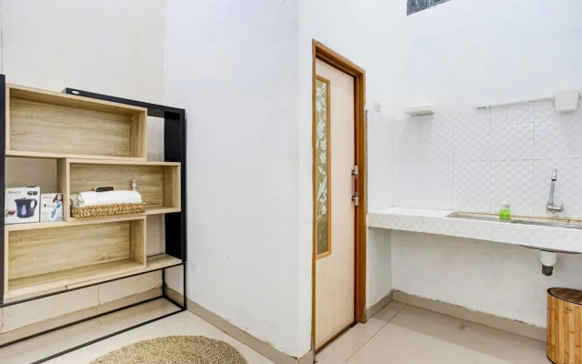 Oemah Ratu Hostel Syariah by OYO Rooms