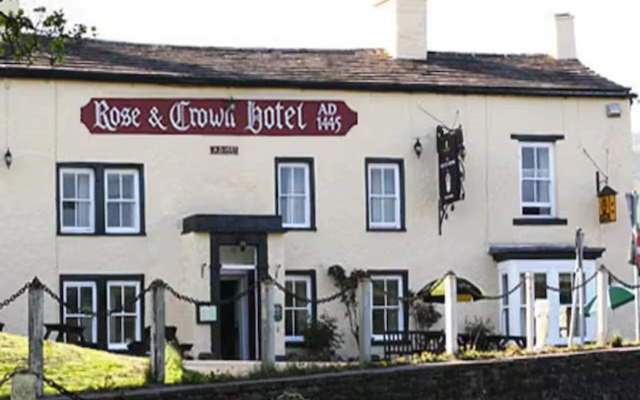 OYO Rose & Crown Hotel