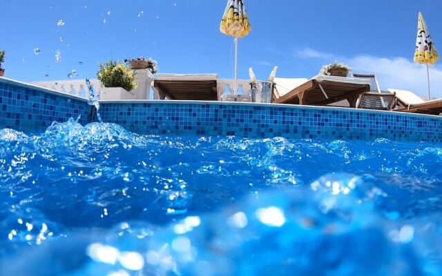 Paradise Lukova Hotel