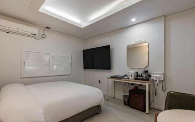 Olive Motel