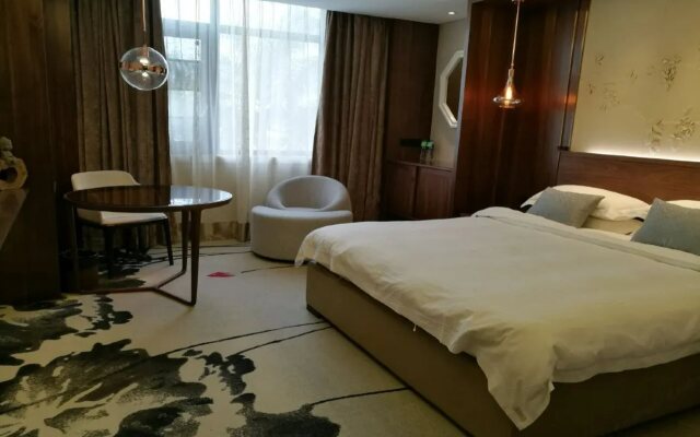 Donghu Grand Hotel