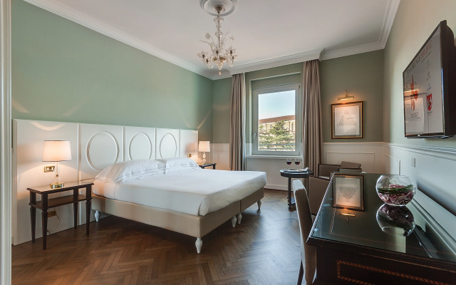 Plaza Hotel Lucchesi