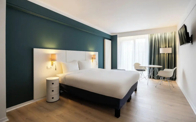 Louise Hotel