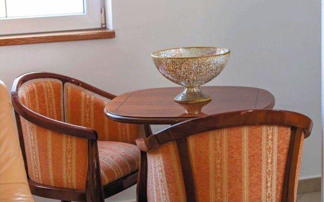 Apt w Jacuzzi, Balcony & sea View, 3 min to Beach