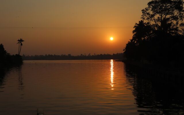 Sreekrishna Houseboats
