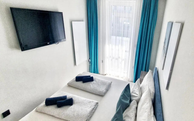 Marina Apartment by Dora