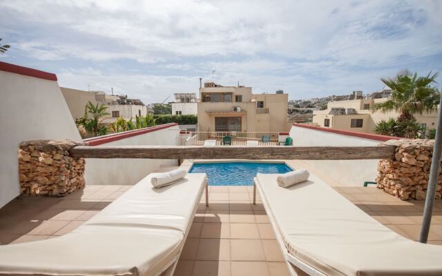 Merill Pool and Sea, charming Apart 5