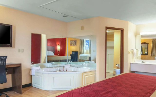 Econo Lodge Kent - Akron West