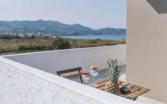 Ermis Luxury Suites & Apartments