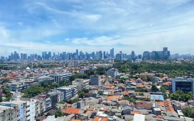Good And Homey 2Br At Nifarro Park Apartment