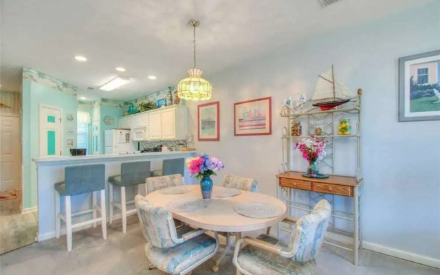 River Oaks Two-bedroom Apartment 11-F