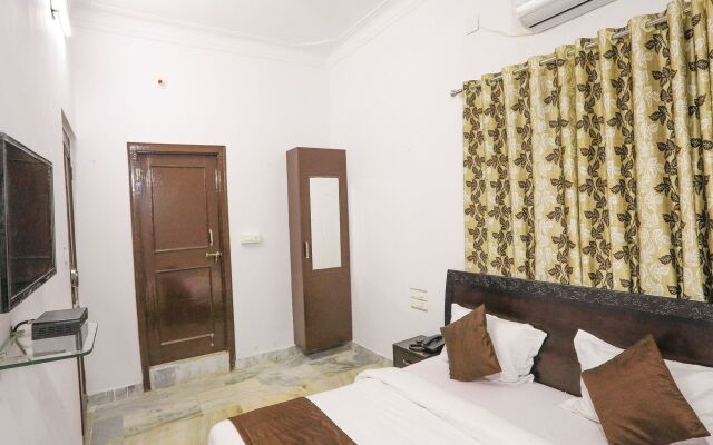 Hotel Royal T By OYO Rooms