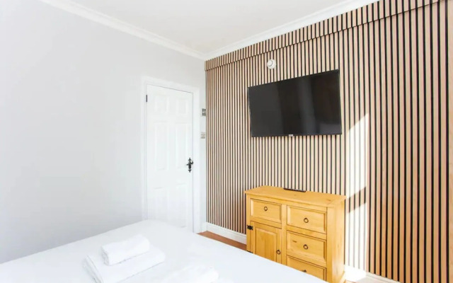 Stylish 2 Bedroom Apartment Near Regents Park