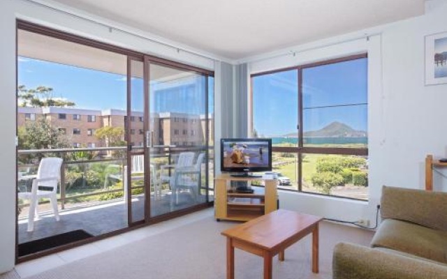 9 'Commodore', 6 Intrepid Close - So Close To The Waters Edge – Balcony – Nelson Bay