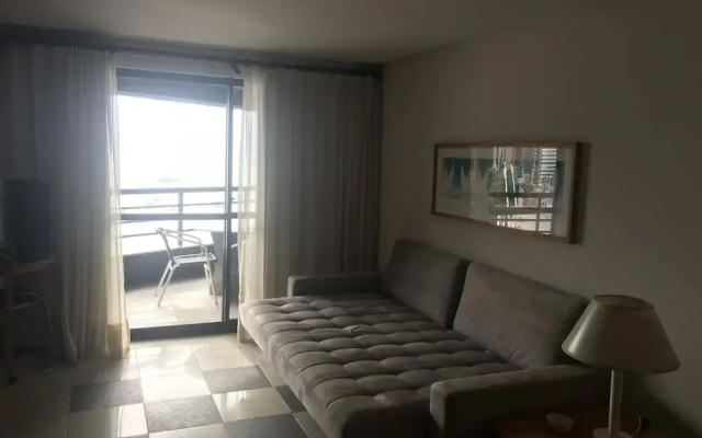 Flats Iate Plaza