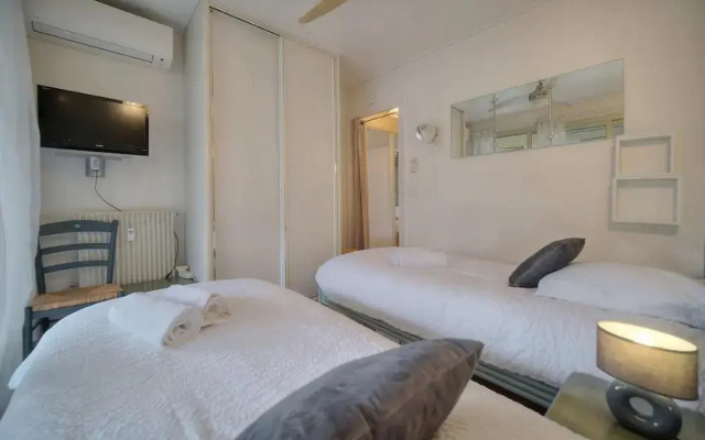One Bed Apt in the Center of Cannes - 2198