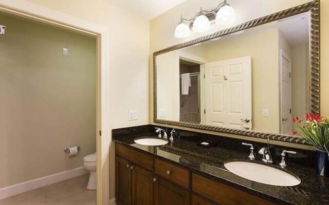 Condo Centre Court Living 3 Bedroom Reunion